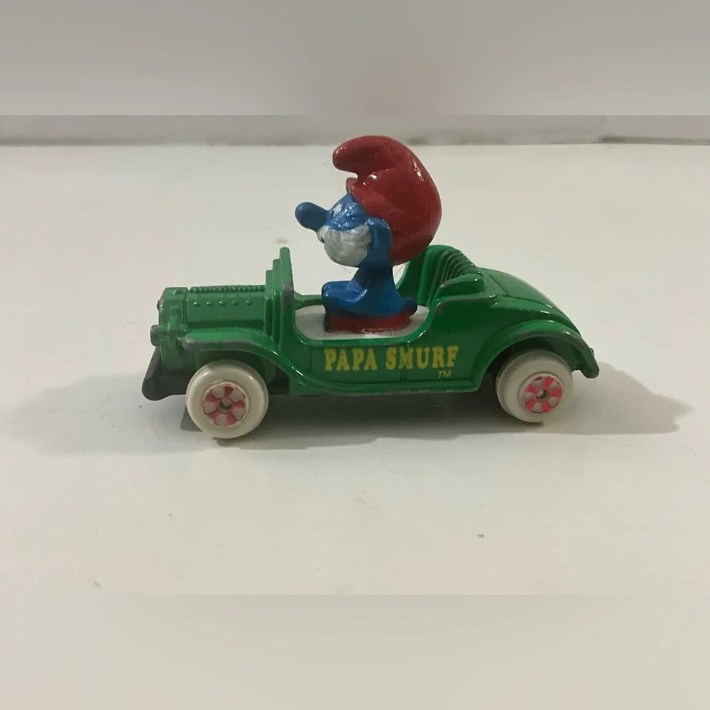 Vintage ERTL Peyo Papa Smurf #4 Green 1982 Die Cast Car with PVC figure